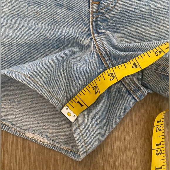 Vintage High waisted Levi’s 505 shorts - Picture 6 of 10